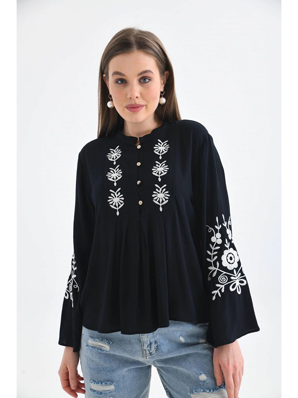 Siyah Uzun Kollu Nakışlı Bluz-3