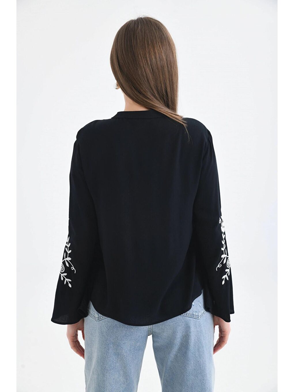 Siyah Uzun Kollu Nakışlı Bluz-4