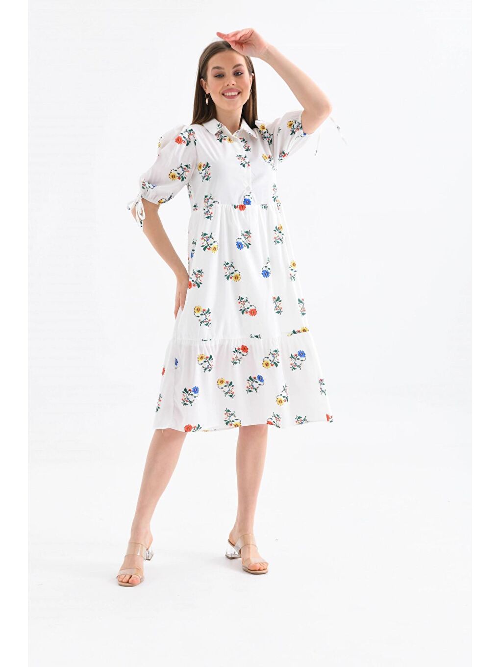 Ekru Desenli Düğme Detaylı Volanlı Kısa Kol Elbise-3