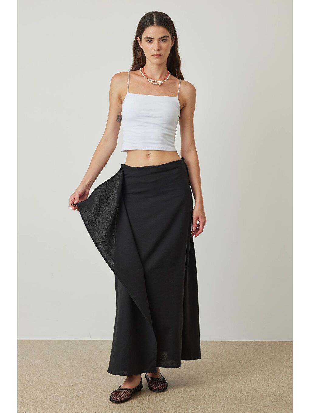 D Toka Aksesuarlı Siyah Etek-4