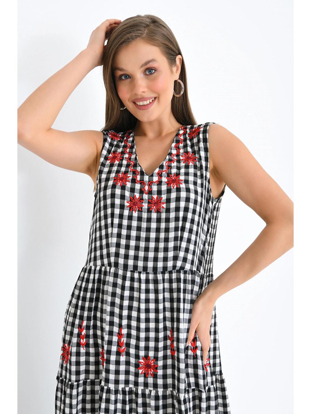 Siyah Nakış Detaylı Sıfır Kol Uzun Elbise-2