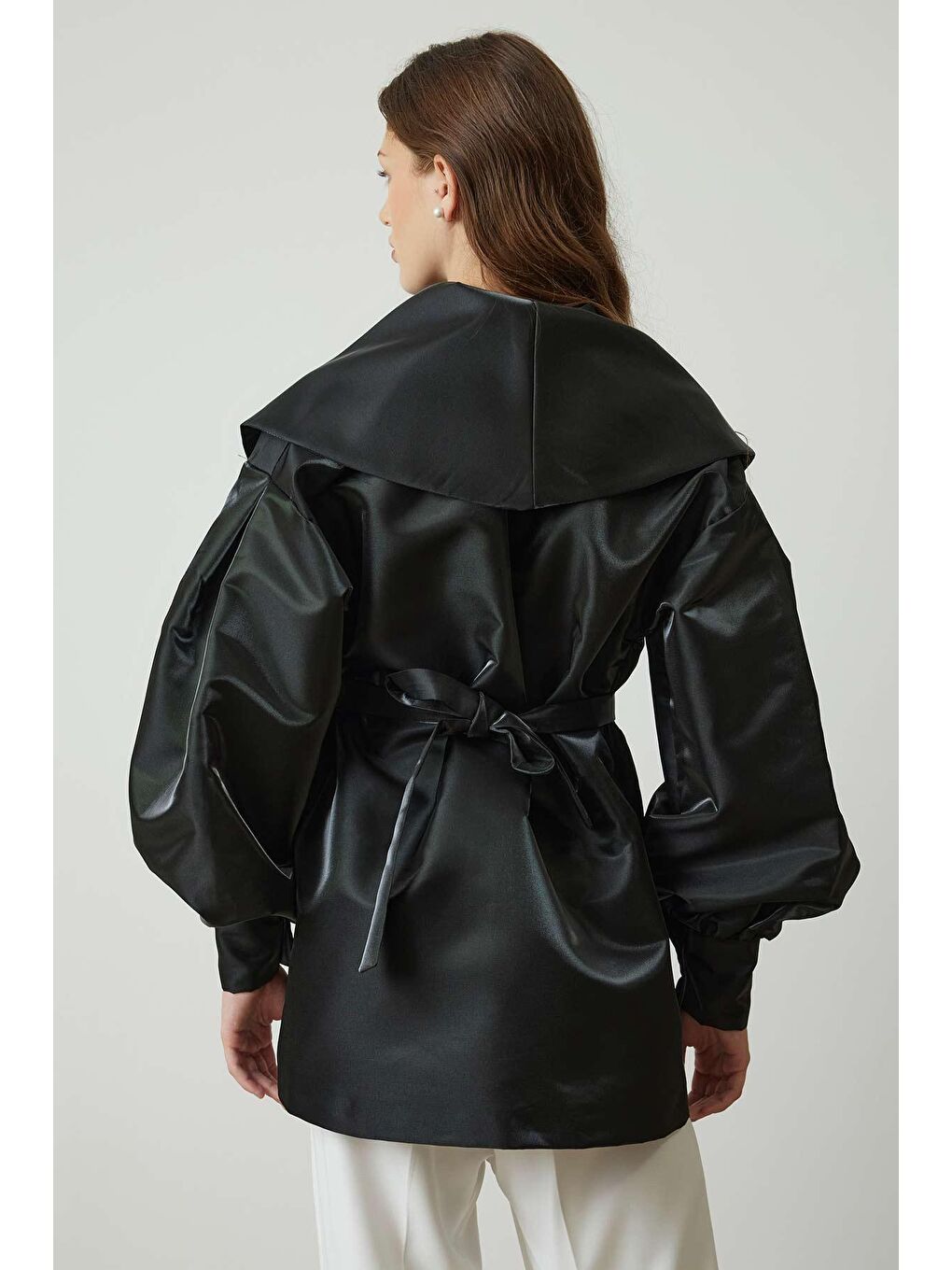 Tüy Broş Detaylı Siyah Kaftan-2