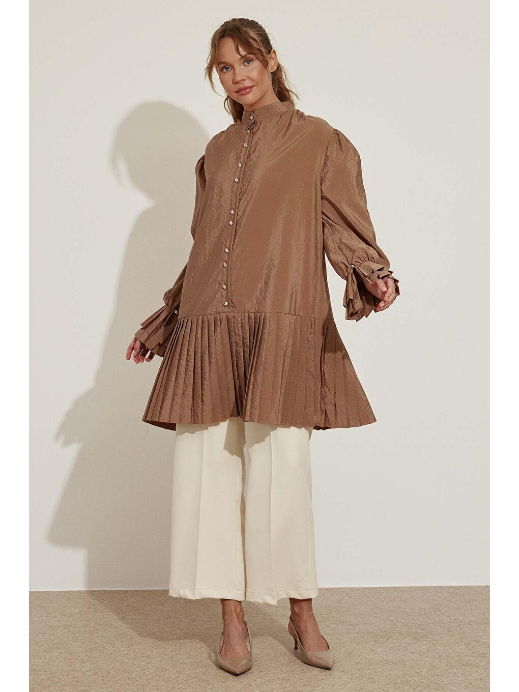 Kahverengi Pilise Detaylı Camel Gömlek