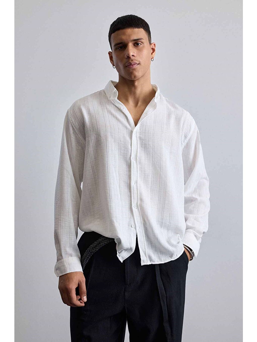 Erkek Relaxed Fit İnce Tekstürlü Gömlek Beyaz-2
