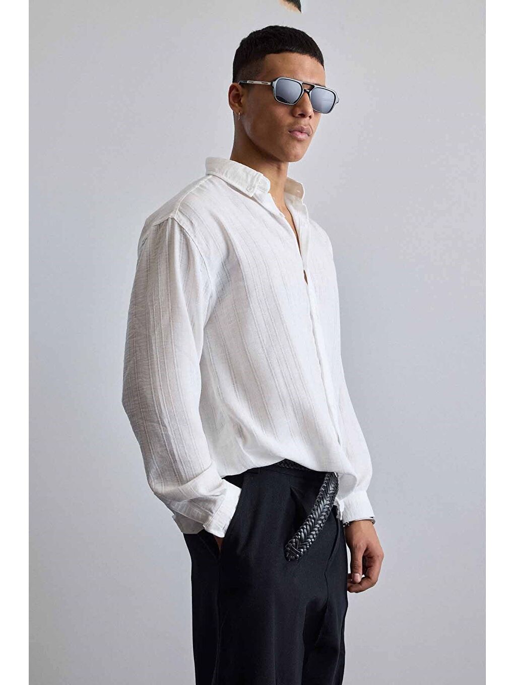 Erkek Relaxed Fit İnce Tekstürlü Gömlek Beyaz-5