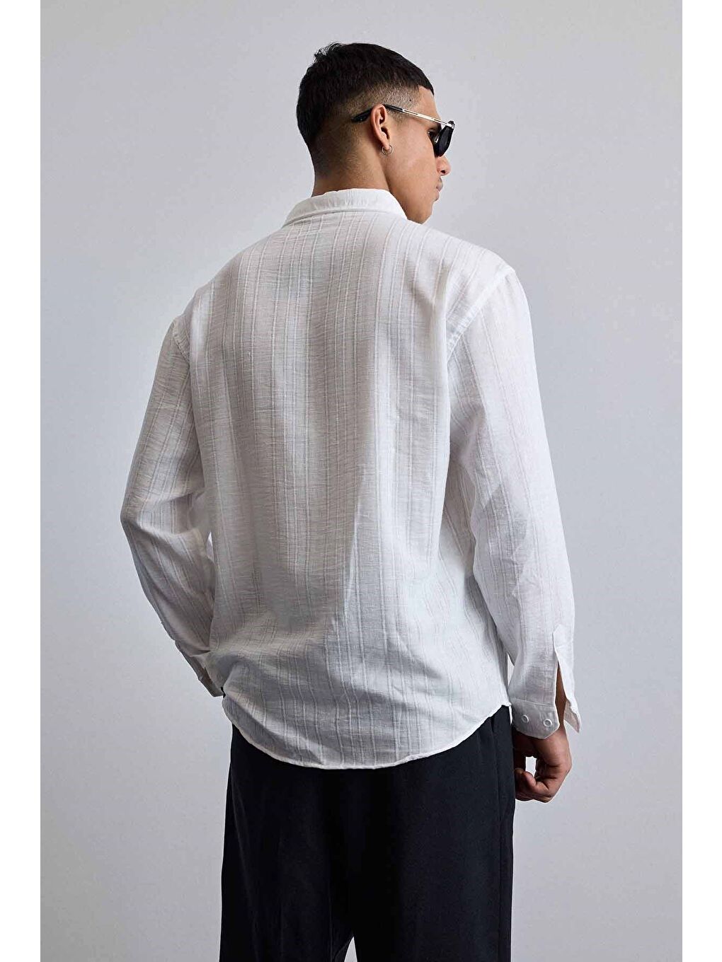 Erkek Relaxed Fit İnce Tekstürlü Gömlek Beyaz-6