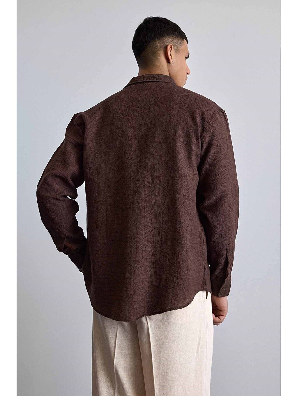 Erkek Oversize Jakarlı Desenli Uzun Kollu Gömlek Kahverengi-6