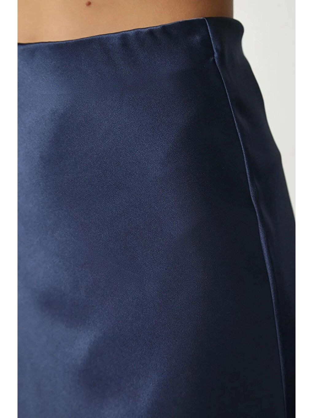 Kadın Lacivert Saten Yüzeyli Beli Lastikli Midi Boy Etek Hzl23s-bd1101471-6
