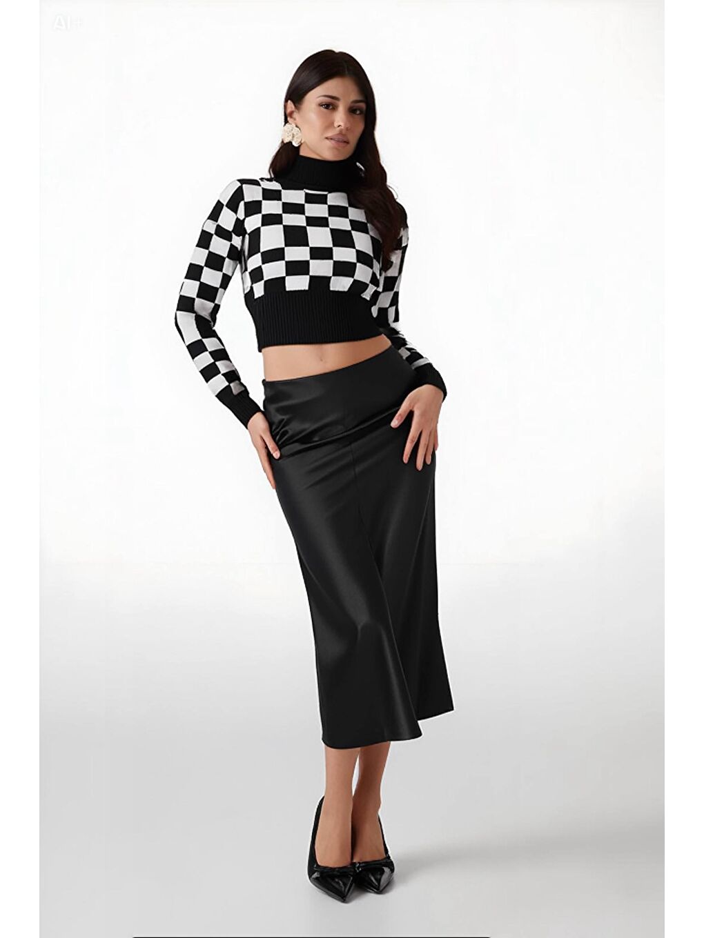 Kadın Düz Siyah Saten Yüzeyli Midi Boy Etek HZL23S-BD1101471-1