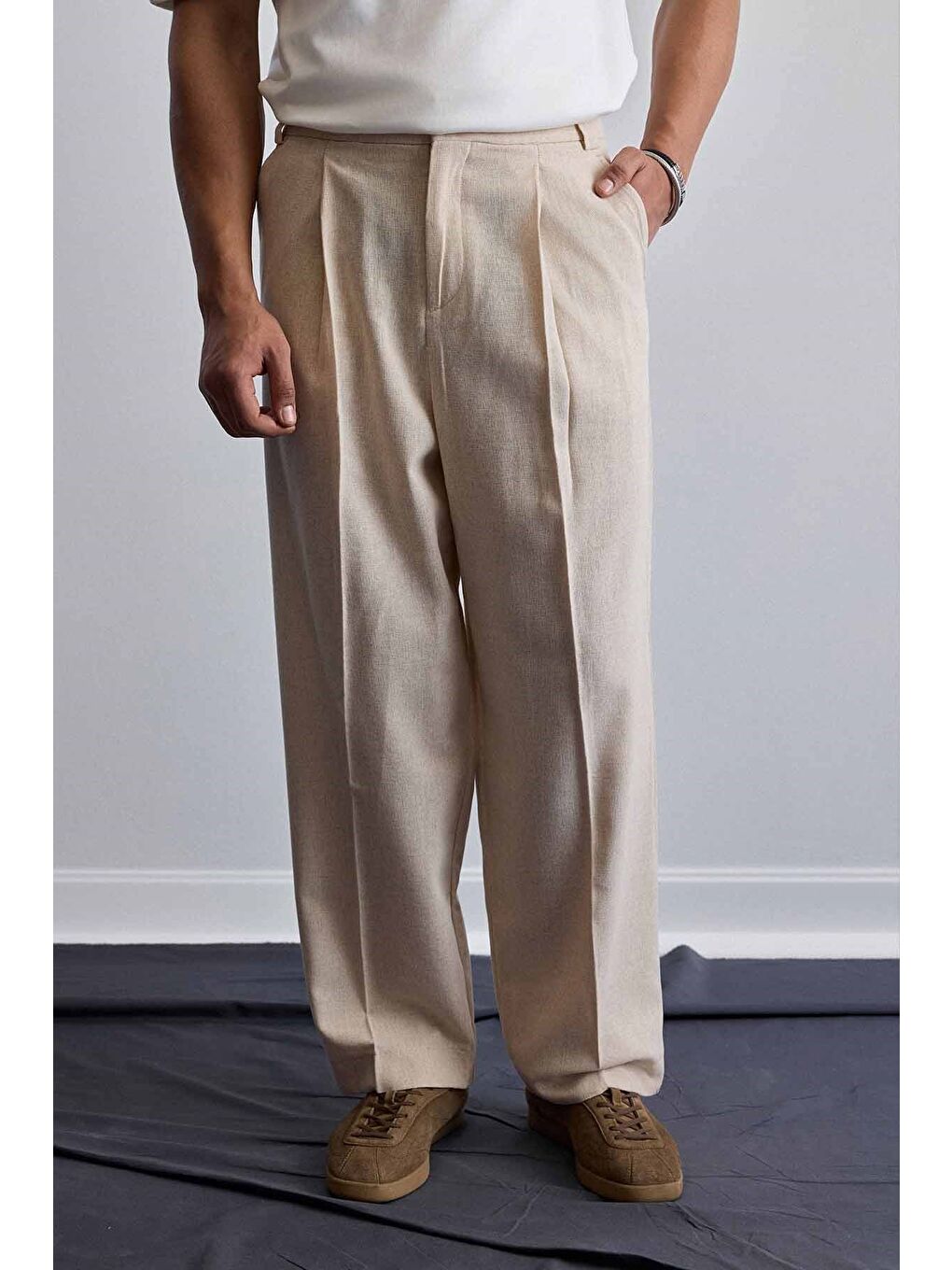 Erkek Relaxed Fit Bol Paça Keten Görünümlü Pileli Pantolon Bej-2