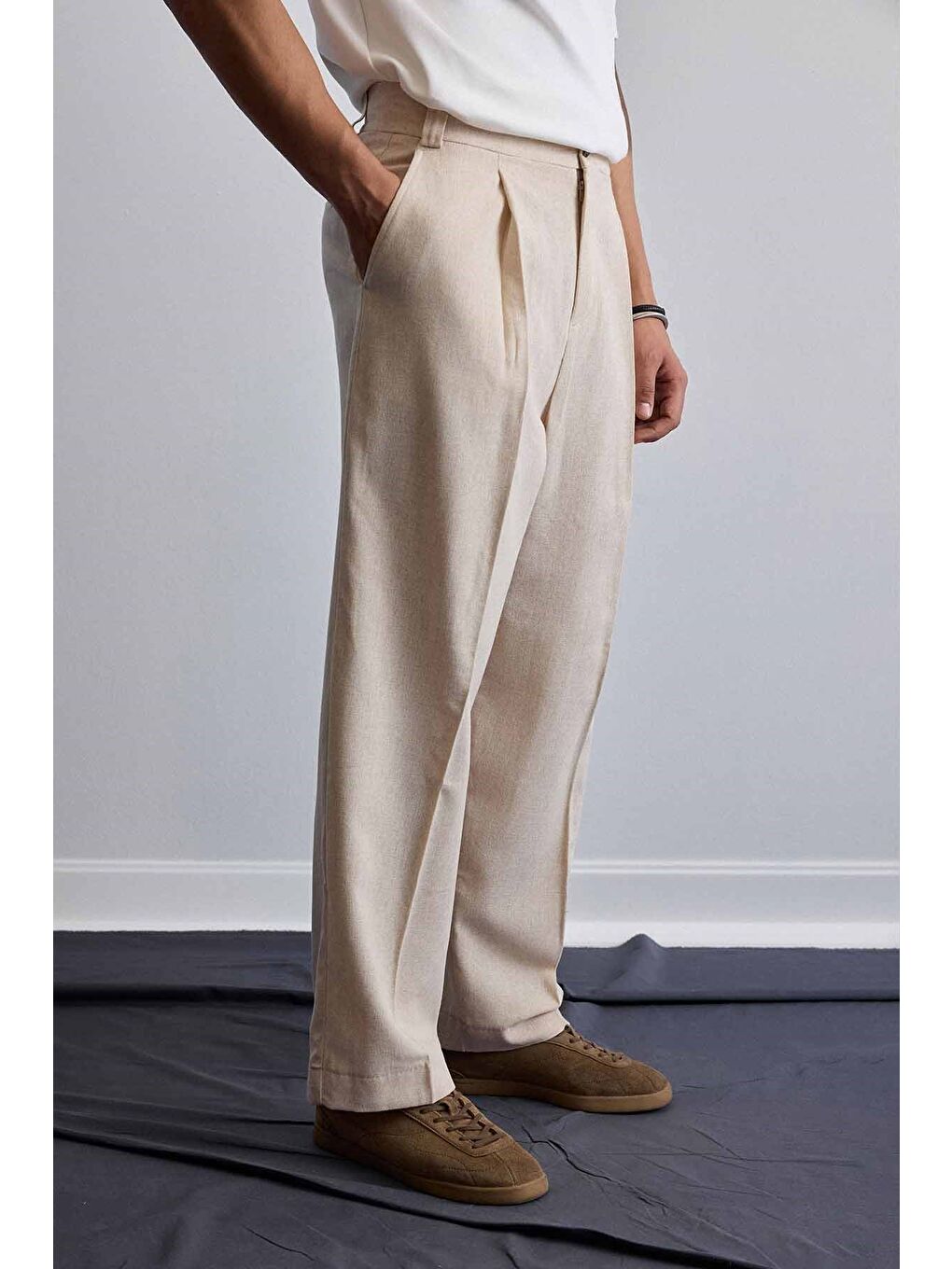 Erkek Relaxed Fit Bol Paça Keten Görünümlü Pileli Pantolon Bej-3