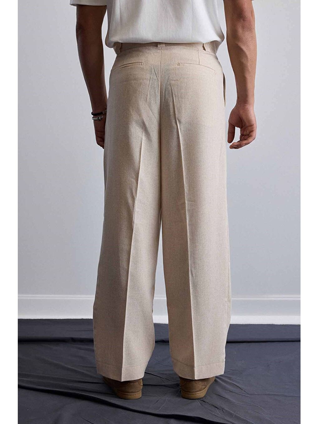 Erkek Relaxed Fit Bol Paça Keten Görünümlü Pileli Pantolon Bej-4