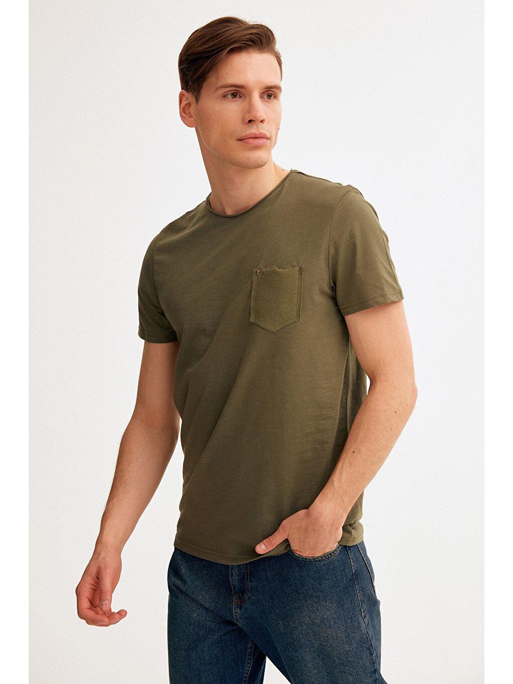 Haki Bisiklet Yaka Cep Detaylı Tişört