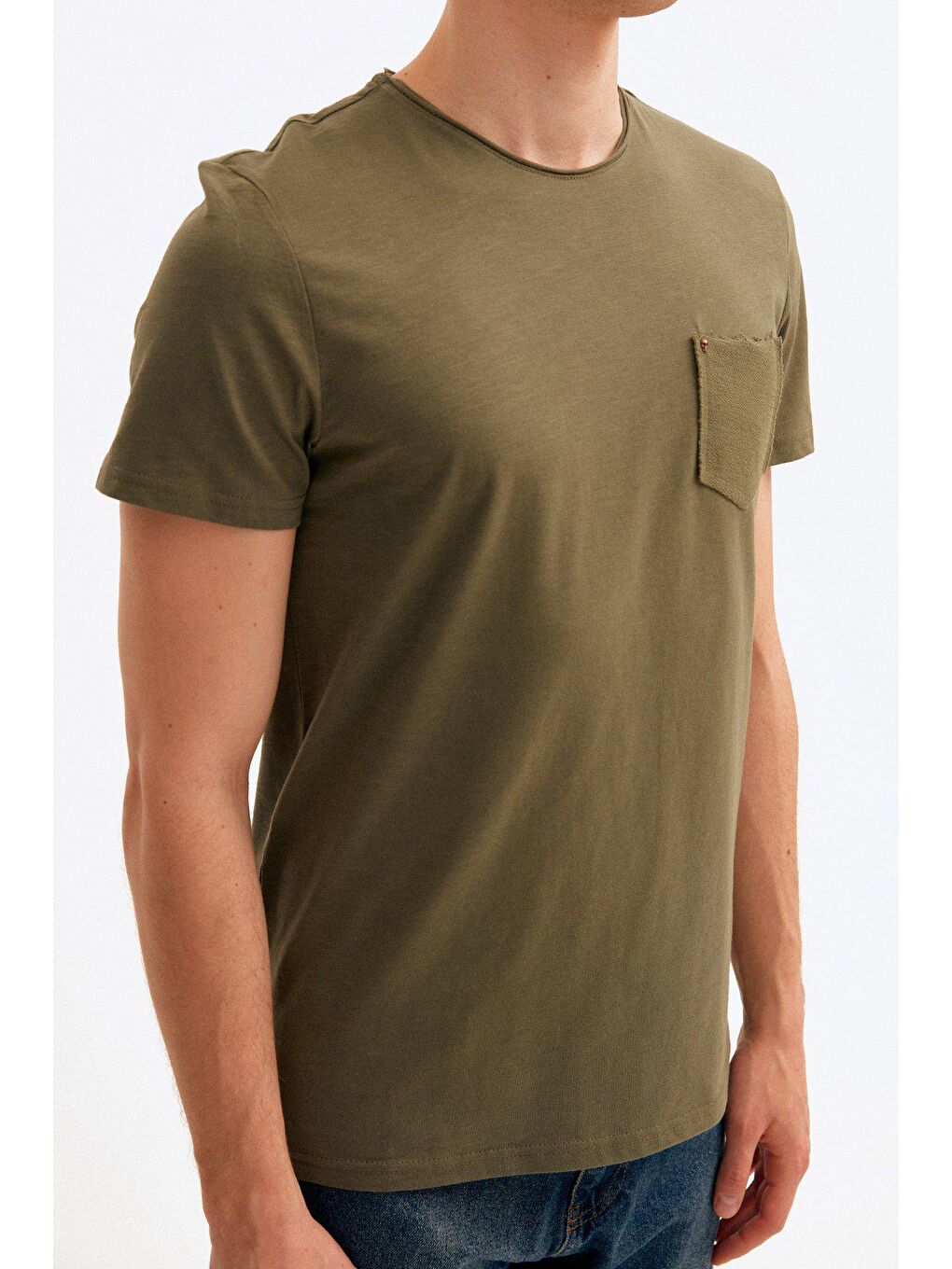 Haki Bisiklet Yaka Cep Detaylı Tişört-4