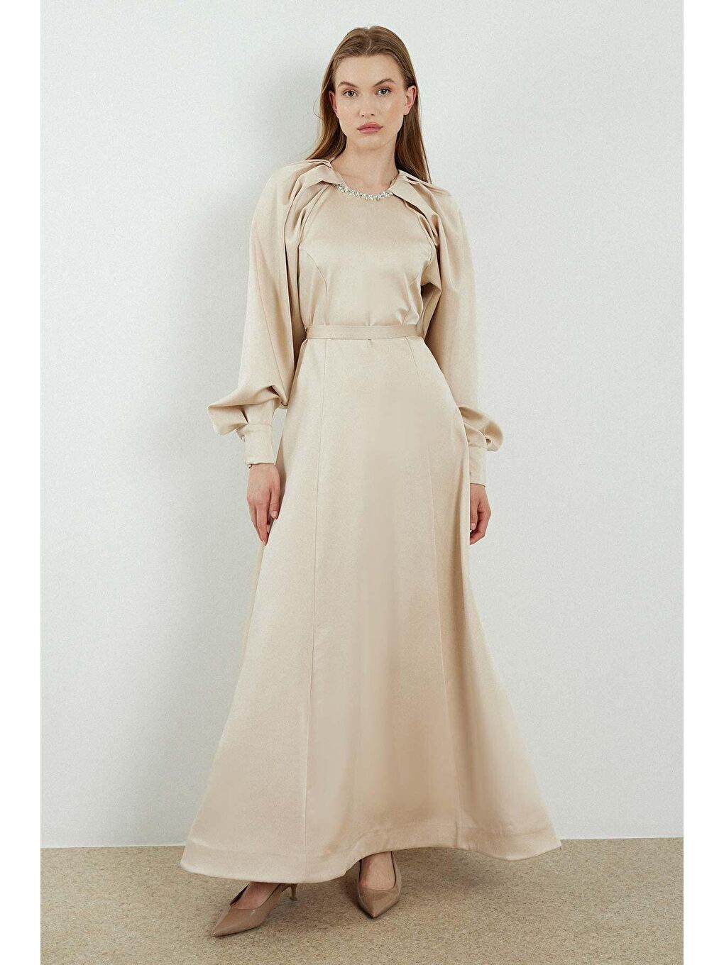 Yakası Taş İşlemeli Elbise - Bej