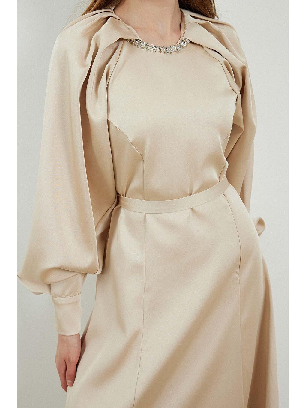 Yakası Taş İşlemeli Elbise - Bej-1