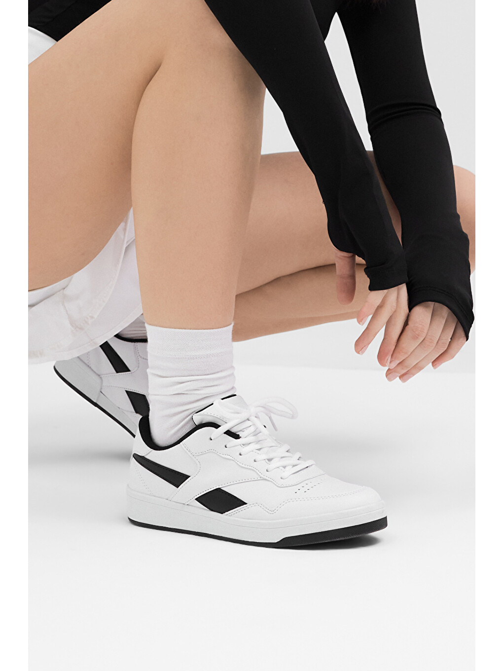 Unisex Beyaz Siyah Rahat Kalıp Termo Taban Bağcıklı Spor Ayakkabı-1