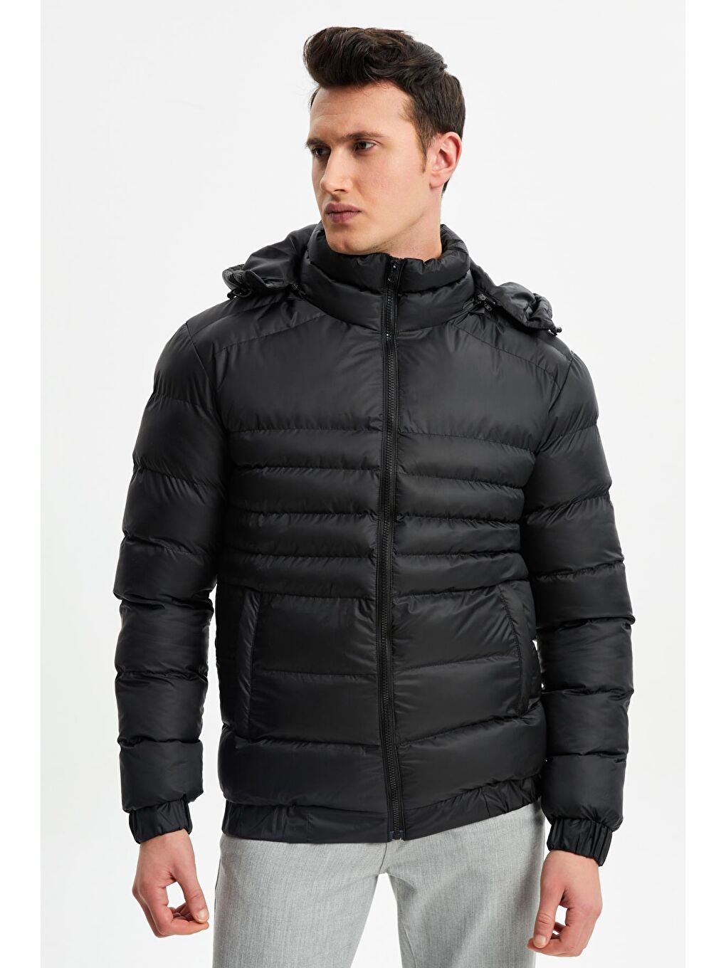 Siyah Erkek Çıkma Kapüşonlu Su ve Rüzgara Dayanıklı Kışlık Şişme Mont DM-450