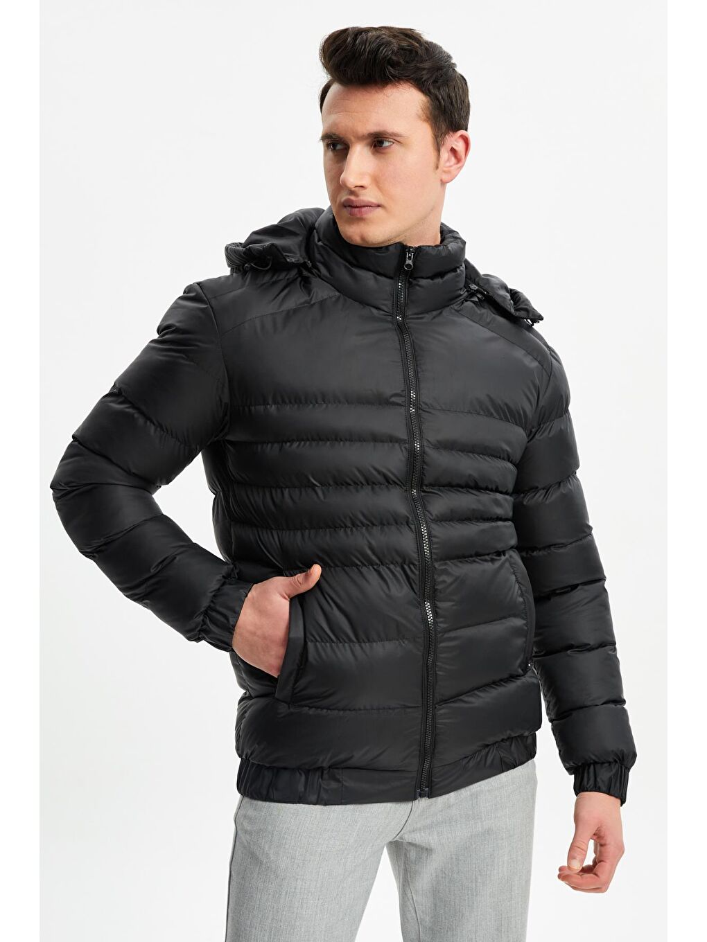 Siyah Erkek Çıkma Kapüşonlu Su ve Rüzgara Dayanıklı Kışlık Şişme Mont DM-450-2