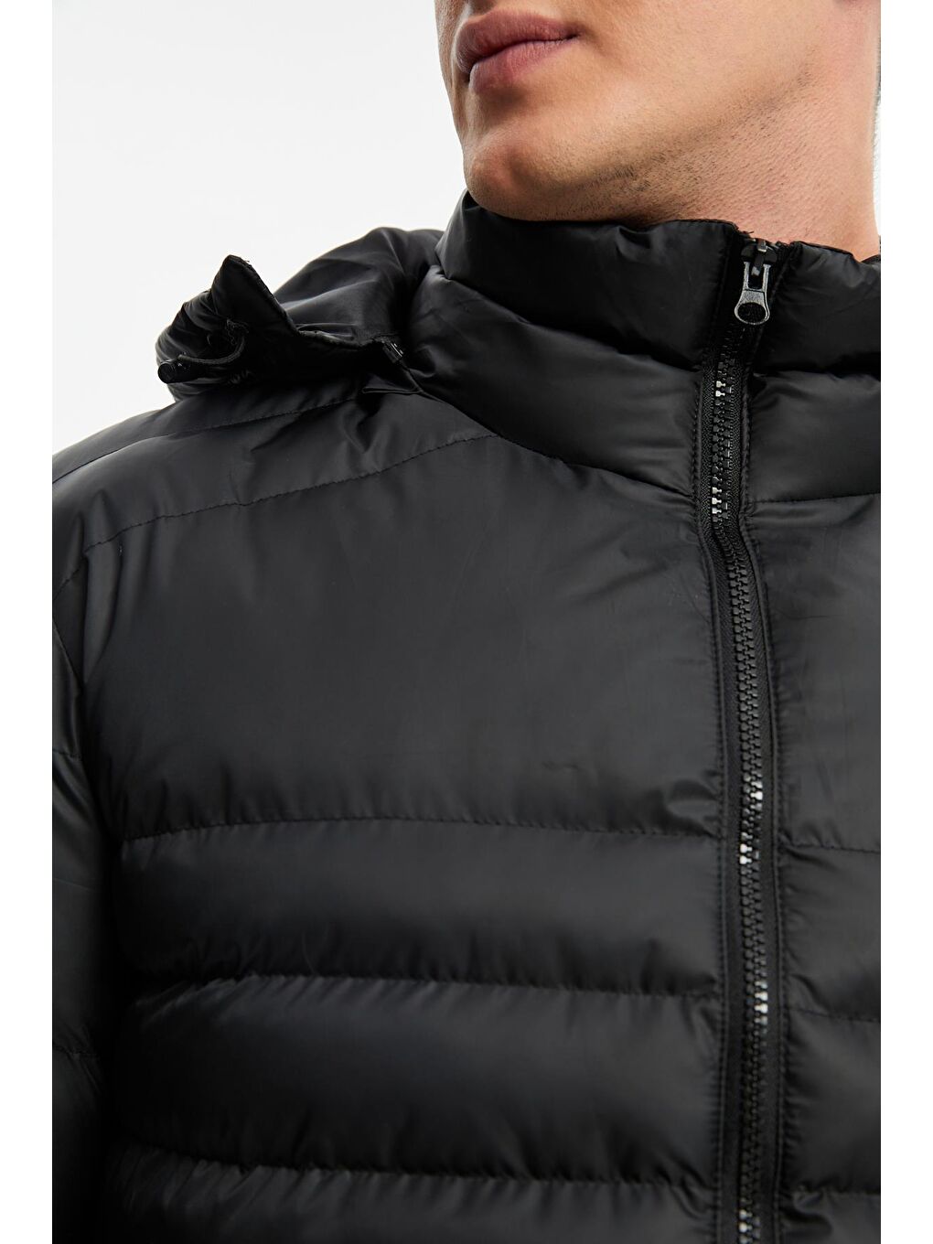 Siyah Erkek Çıkma Kapüşonlu Su ve Rüzgara Dayanıklı Kışlık Şişme Mont DM-450-4