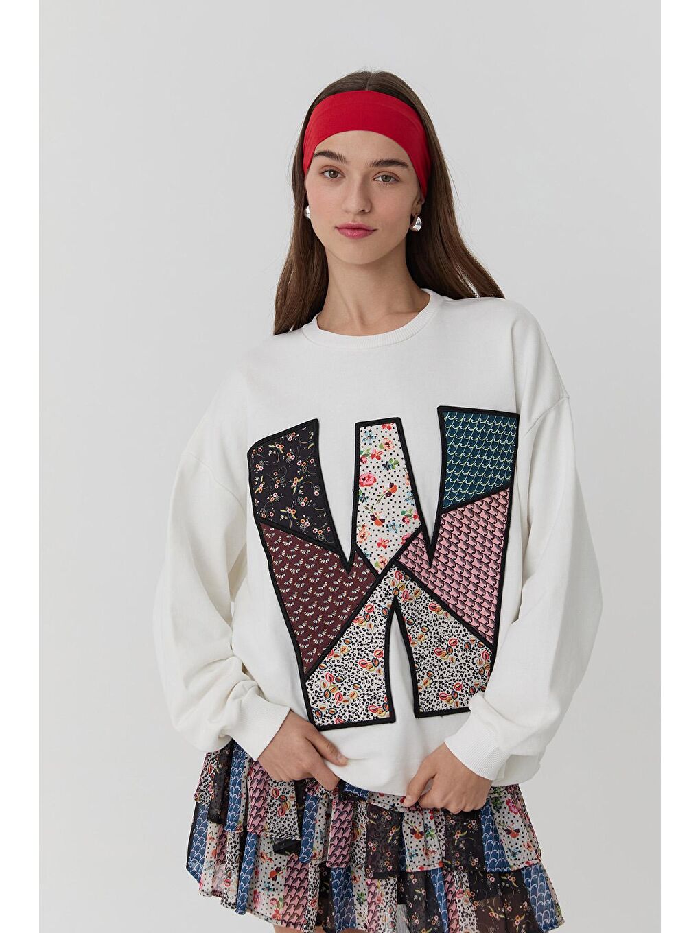 Çiçek Desenli Nakışlı Oversize Sweatshirt Ekru