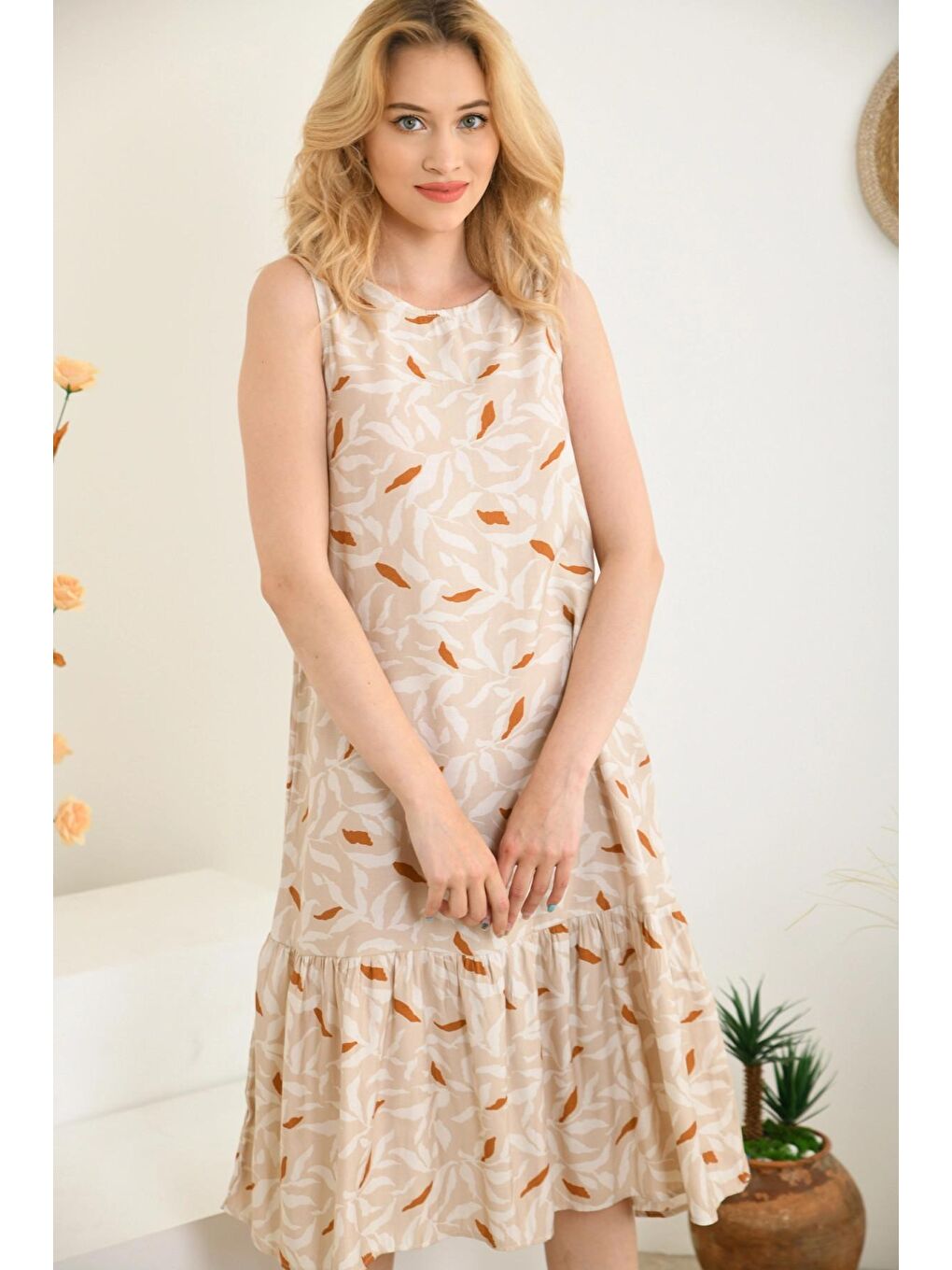 Bej Kadın Bisiklet Yaka Sıfır Kol Kat Detaylı Empirme Elbise-1