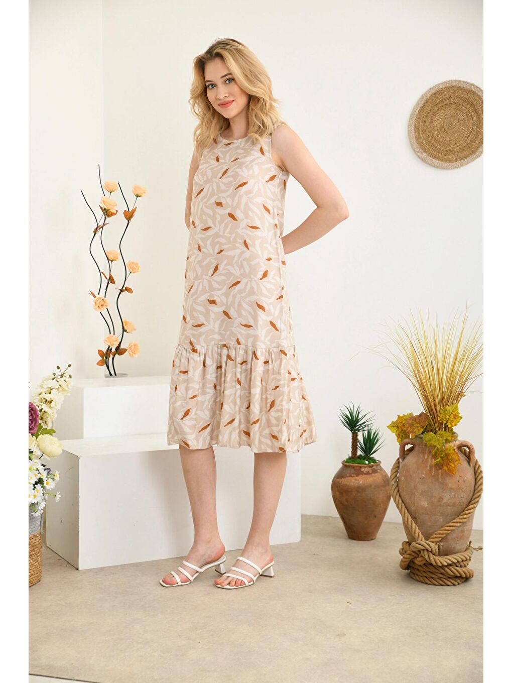 Bej Kadın Bisiklet Yaka Sıfır Kol Kat Detaylı Empirme Elbise-2