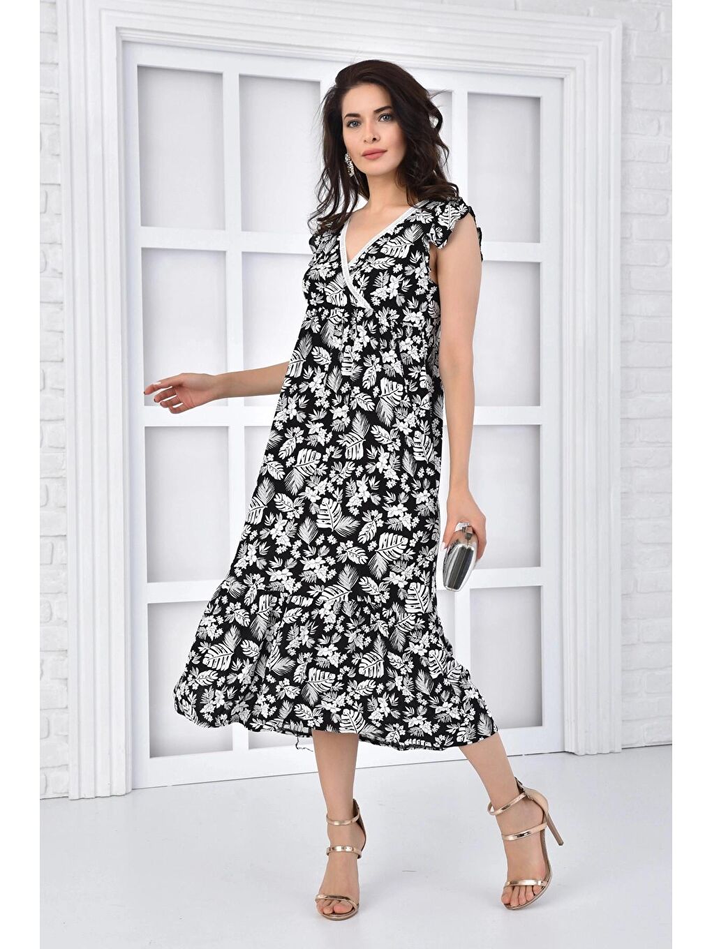 Siyah Fırfırlı Kruvaze Uzun Elbise-1