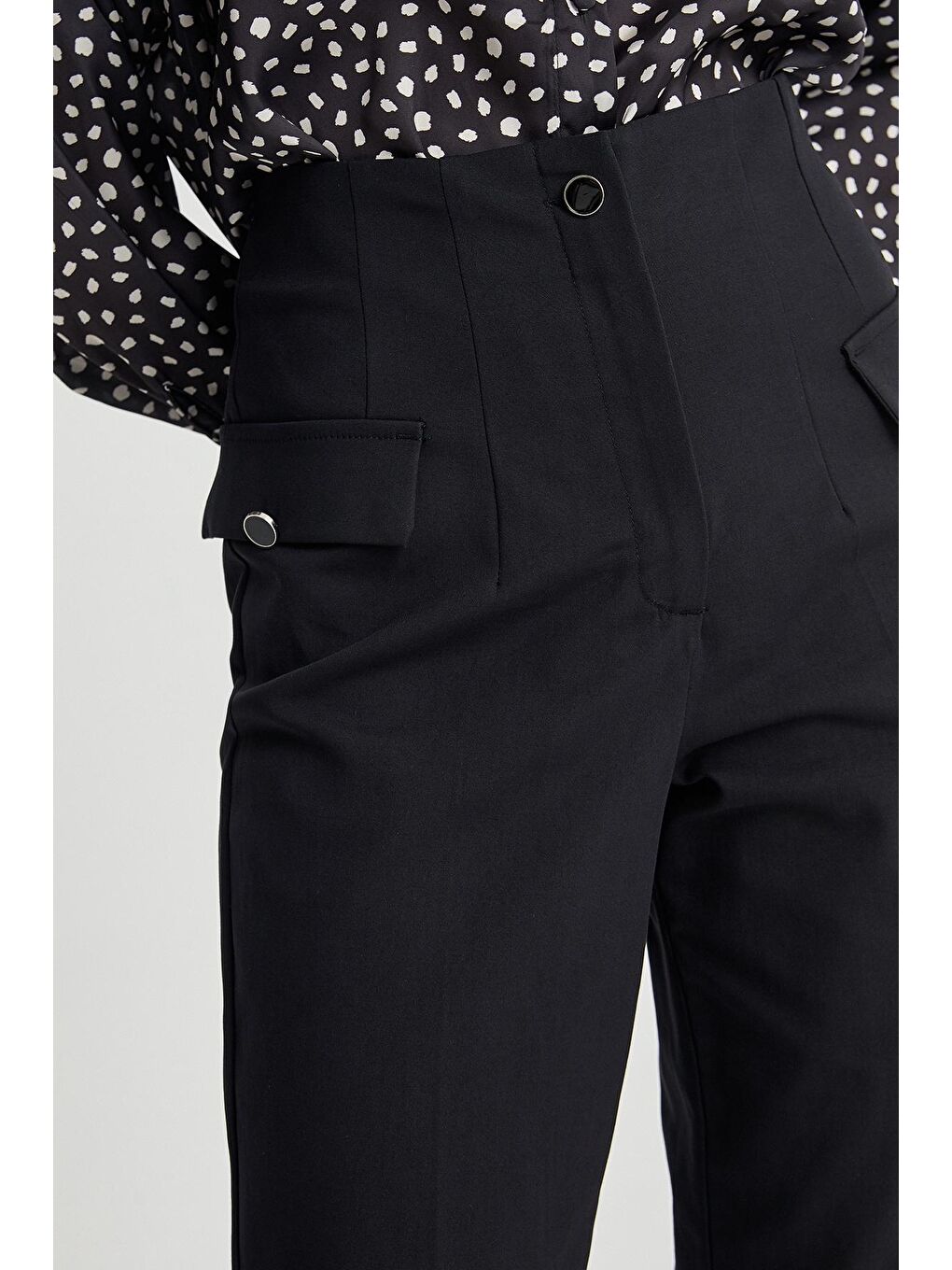 Siyah Kadın Yüksek Bel Duble Paça Yan Süs Cepli Kumaş Pantolon-1