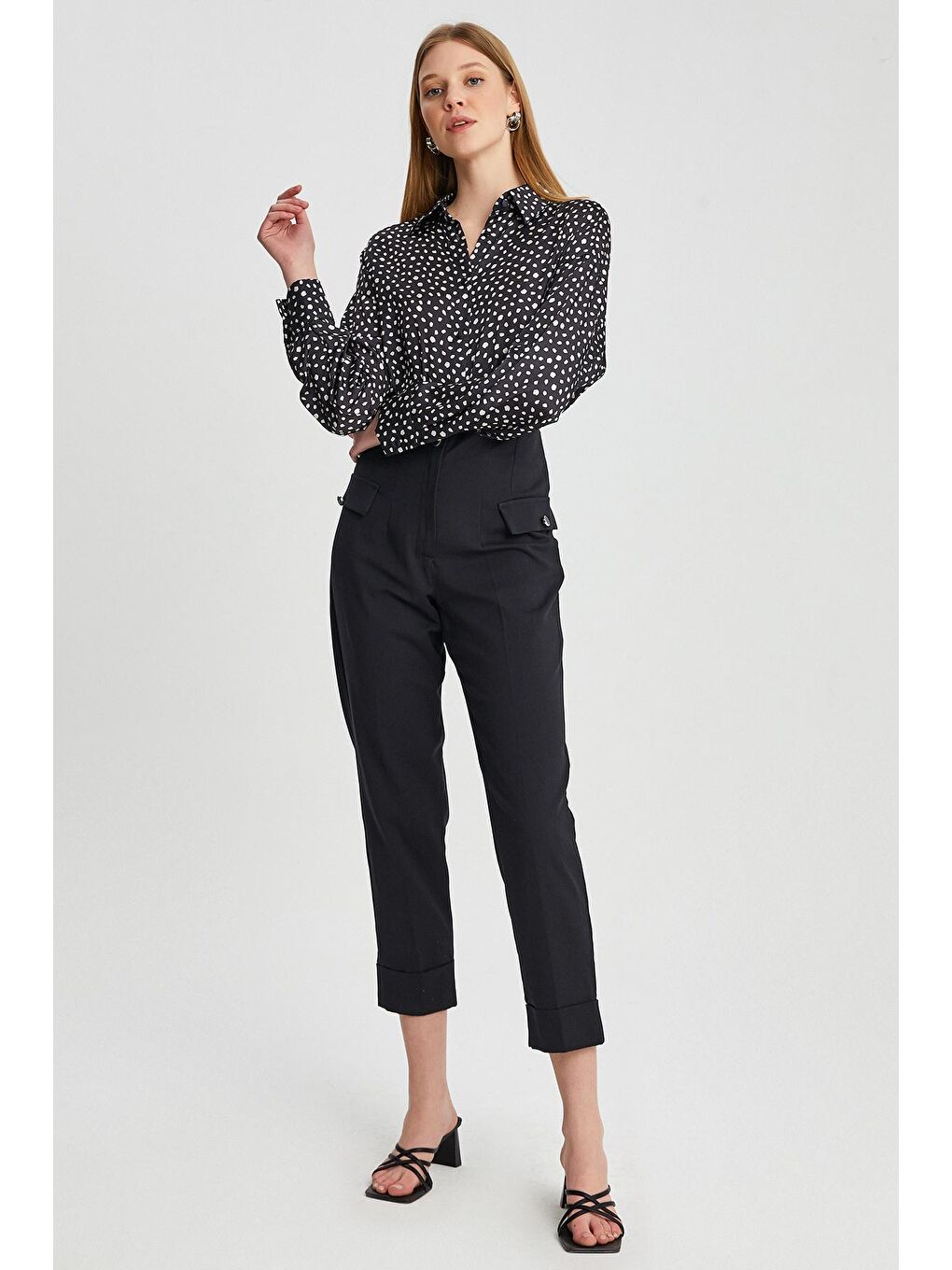 Siyah Kadın Yüksek Bel Duble Paça Yan Süs Cepli Kumaş Pantolon-3