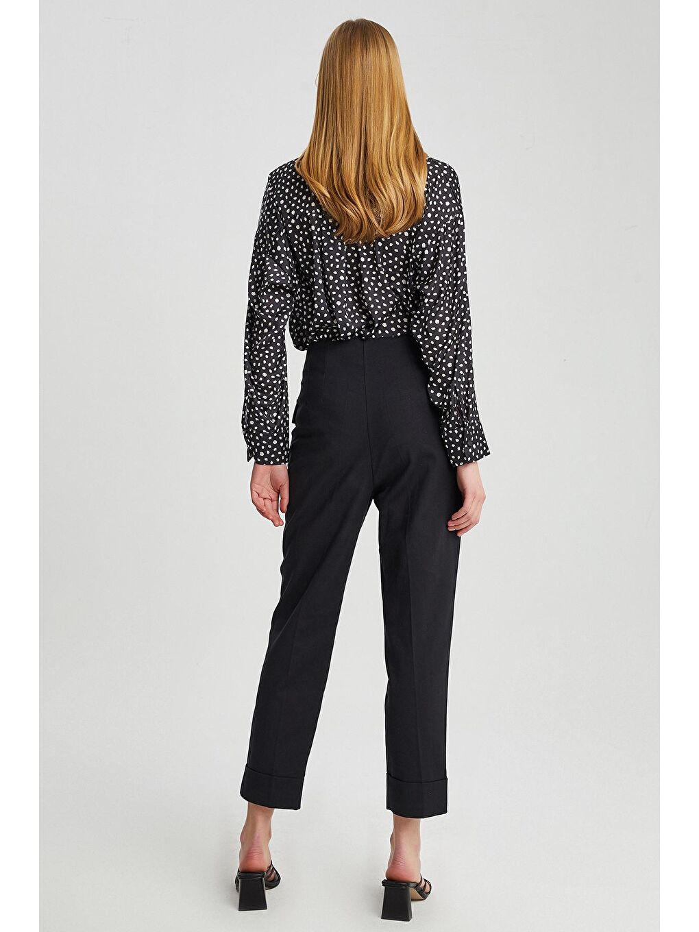 Siyah Kadın Yüksek Bel Duble Paça Yan Süs Cepli Kumaş Pantolon-4