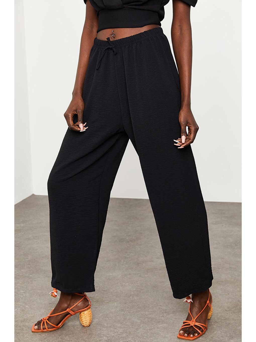 Siyah Salaş Keten Pantolon 2KXK5-45428-02-4