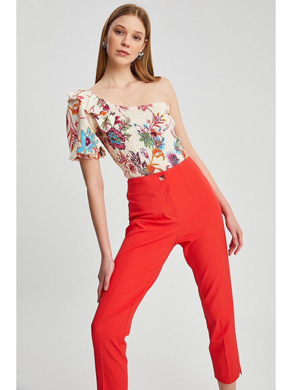 Kırmızı Kadın Pensli Paça Yırtmaçlı Pantolon