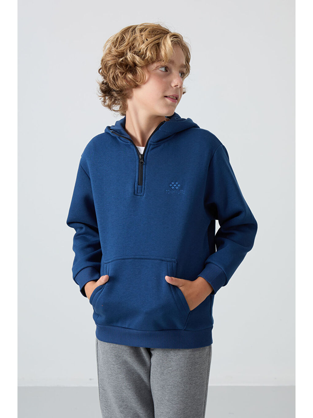 Lacivert Parlament Pamuklu Kalın İçi Tüylü Yumuşak Dokulu Standart Fit Nakışlı Erkek Çocuk Sweatshirt - 1124