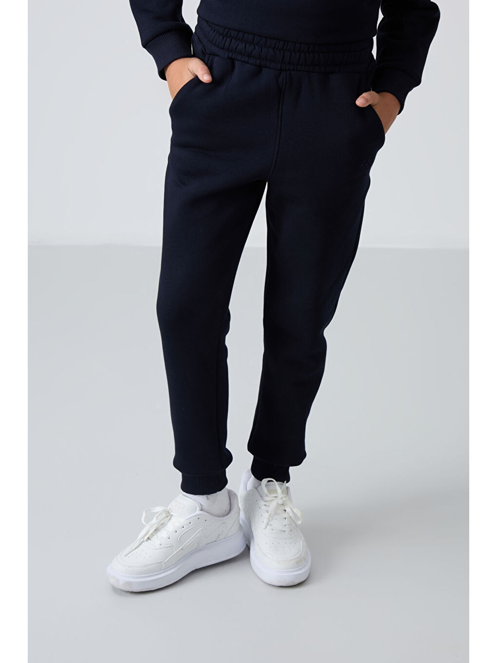 Lacivert Pamuklu Kalın İçi Tüylü Yumuşak Dokulu Standart Fit Nakışlı Erkek Çocuk Eşofman Takım - 11-2