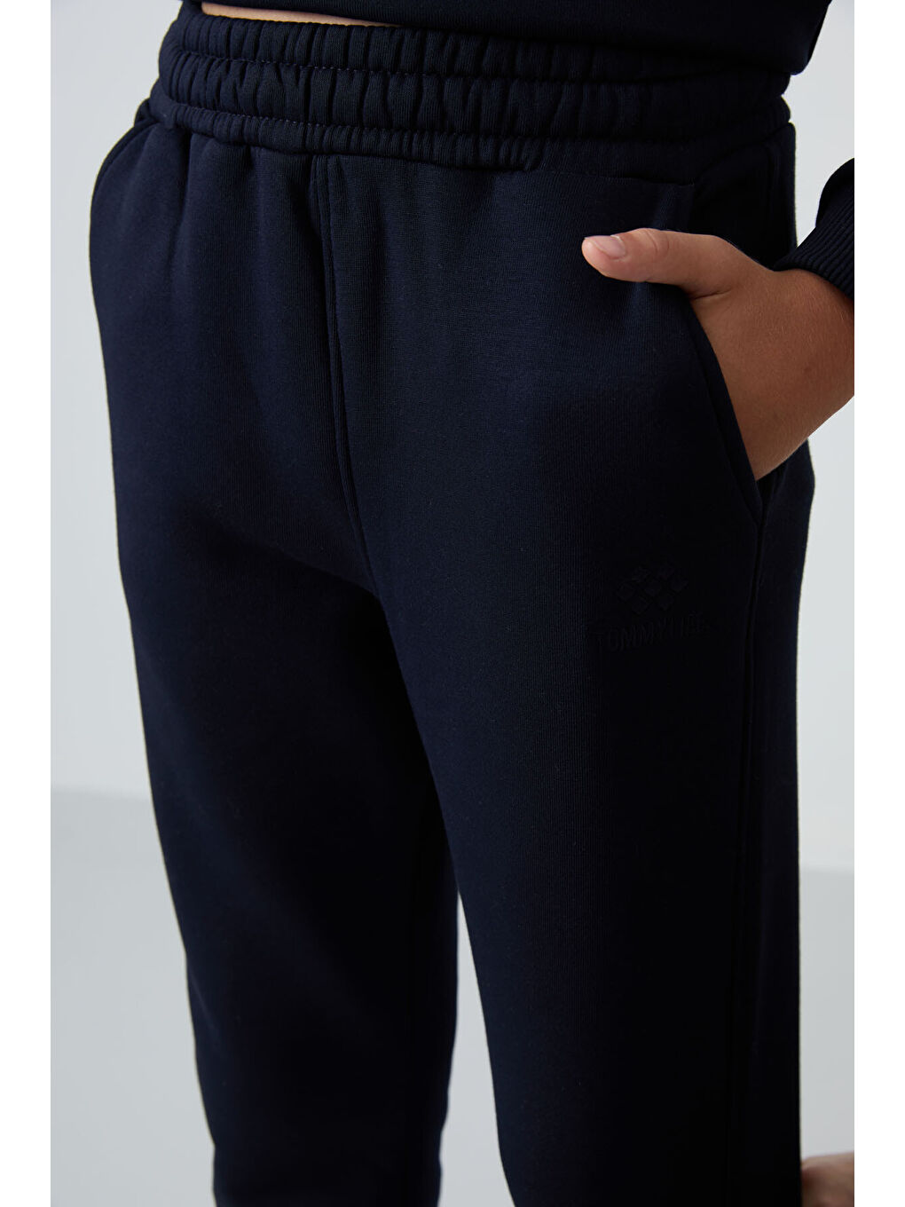 Lacivert Pamuklu Kalın İçi Tüylü Yumuşak Dokulu Standart Fit Nakışlı Erkek Çocuk Eşofman Takım - 11-3