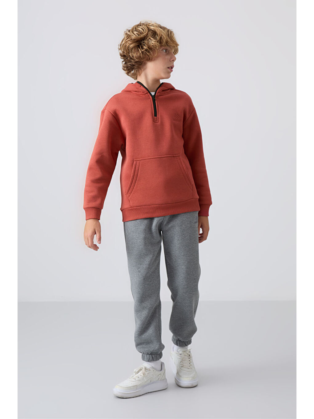 Kahverengi Kiremit Pamuklu Kalın İçi Tüylü Yumuşak Dokulu Standart Fit Nakışlı Erkek Çocuk Sweatshirt - 11244-1