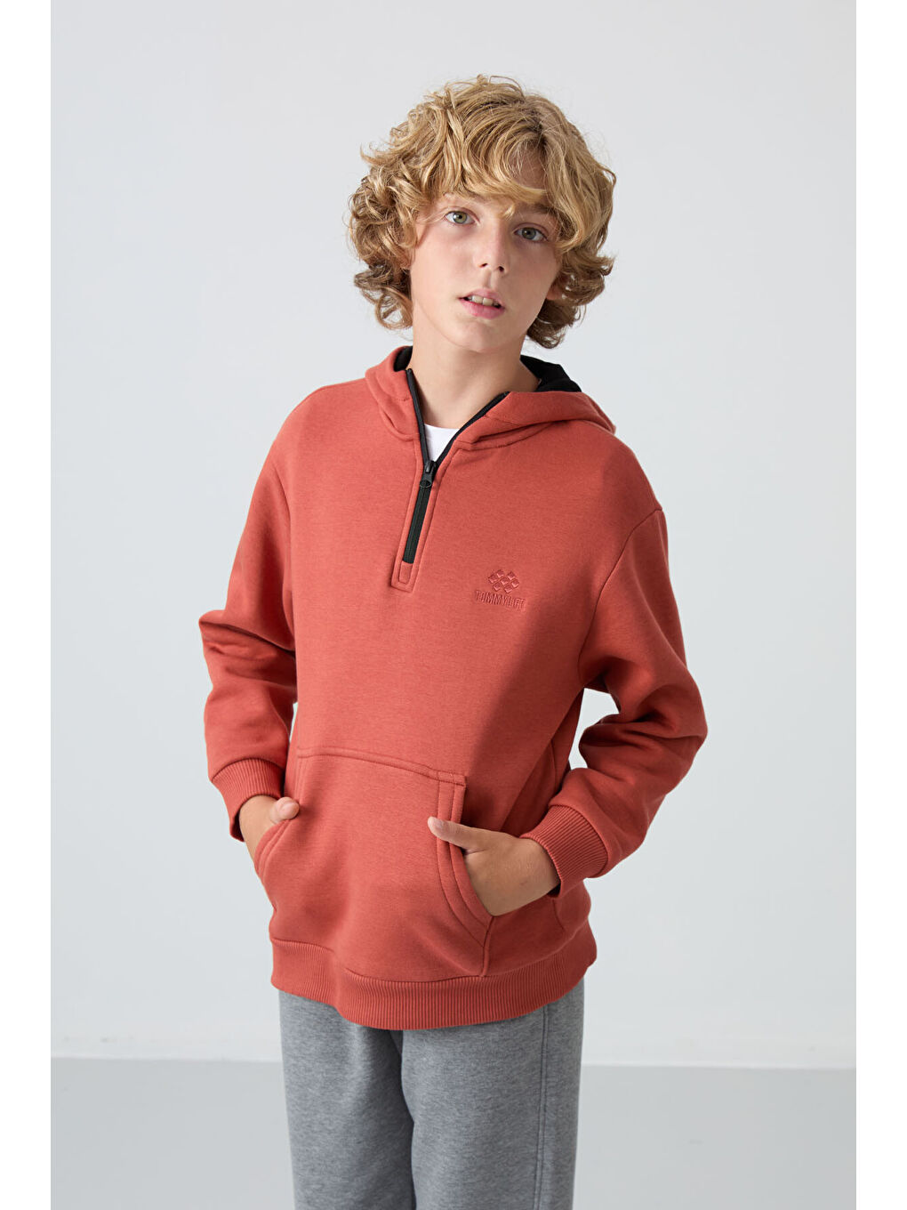 Kahverengi Kiremit Pamuklu Kalın İçi Tüylü Yumuşak Dokulu Standart Fit Nakışlı Erkek Çocuk Sweatshirt - 11244-3