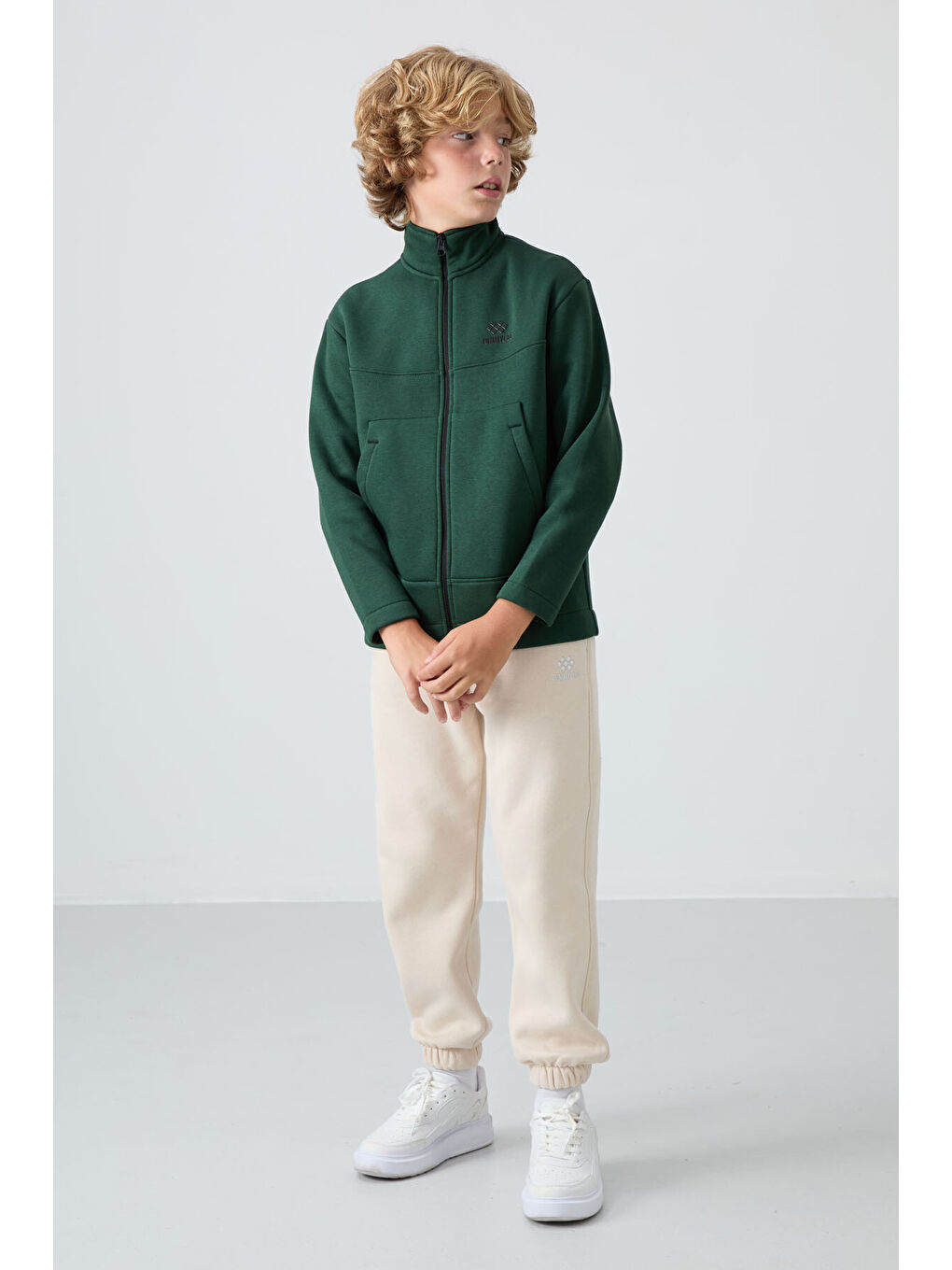 Çam Yeşil Pamuklu Kalın İçi Tüylü Yumuşak Dokulu Standart Fit Nakışlı Erkek Çocuk Sweatshirt - 1124-3