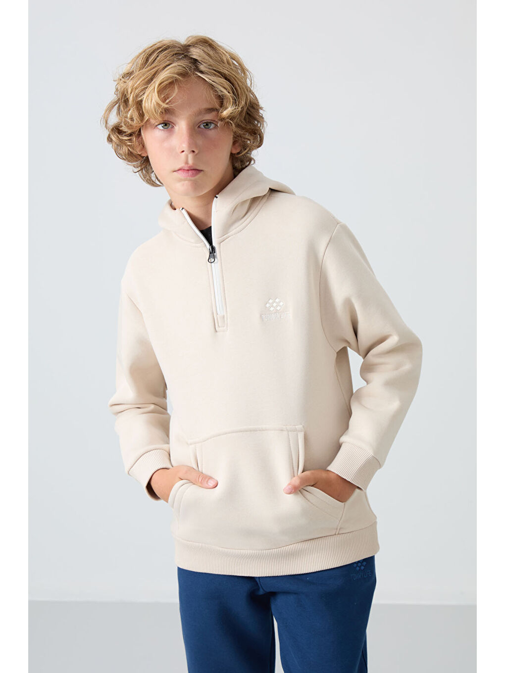 Bej Pamuklu Kalın İçi Tüylü Yumuşak Dokulu Standart Fit Nakışlı Erkek Çocuk Sweatshirt - 11244-2