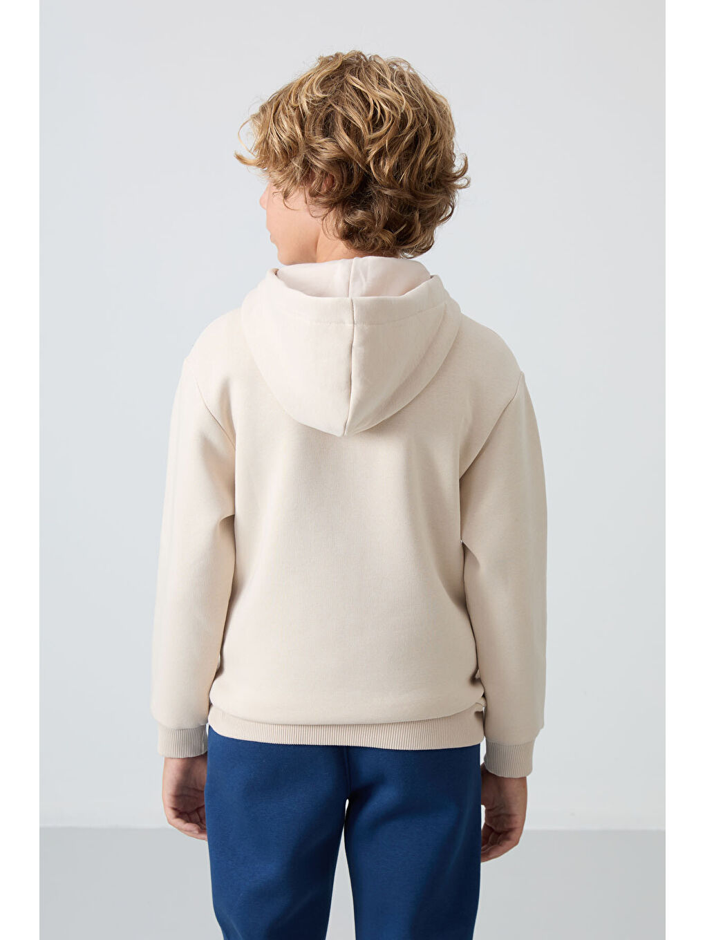 Bej Pamuklu Kalın İçi Tüylü Yumuşak Dokulu Standart Fit Nakışlı Erkek Çocuk Sweatshirt - 11244-4