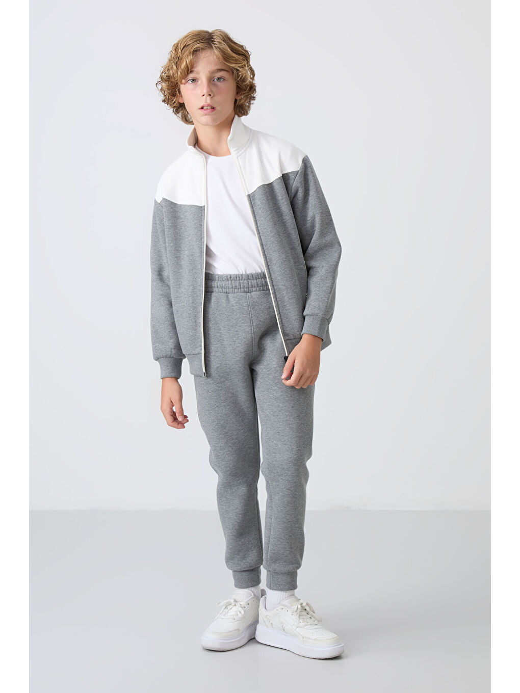Gri Melanj Pamuklu Kalın İçi Tüylü Yumuşak Dokulu Standart Fit Nakışlı Erkek Çocuk Eşofman Takım --2