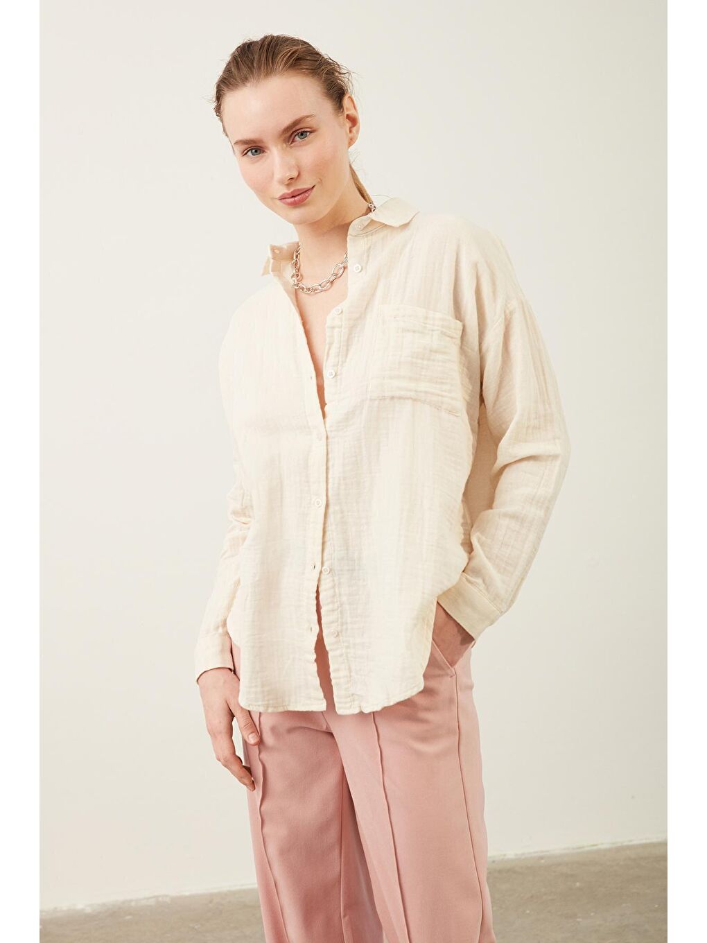 Ekru Cep Detaylı Oversize Gömlek-3