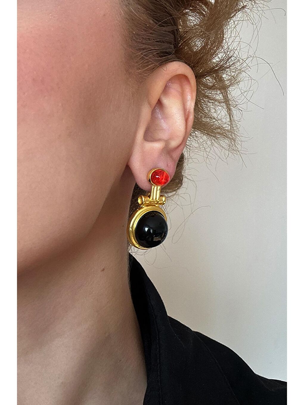 Sarı Büyük Siyah ve Kırmızı Top Küpe Taş Detaylı-4