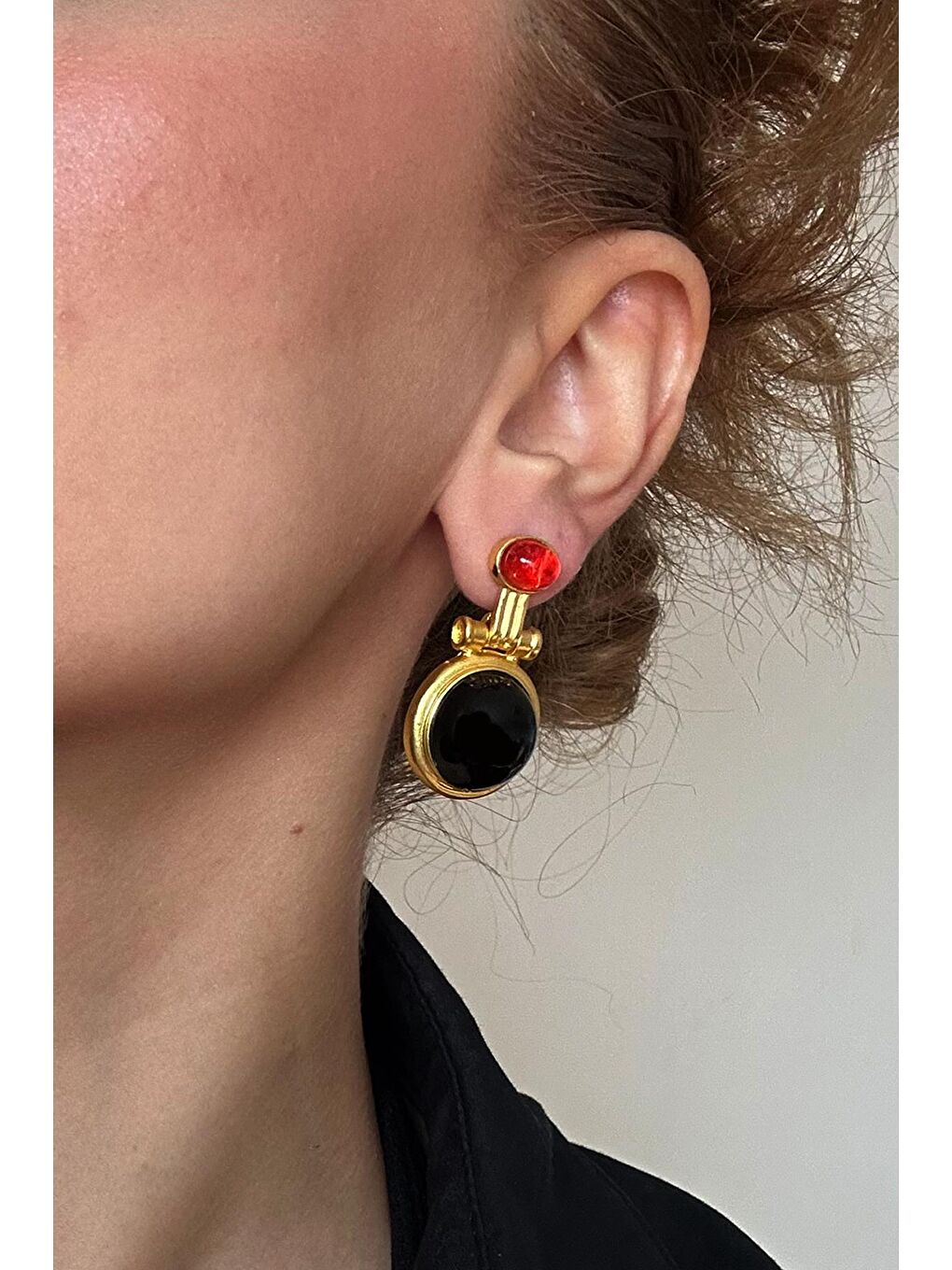 Sarı Büyük Siyah ve Kırmızı Top Küpe Taş Detaylı-5