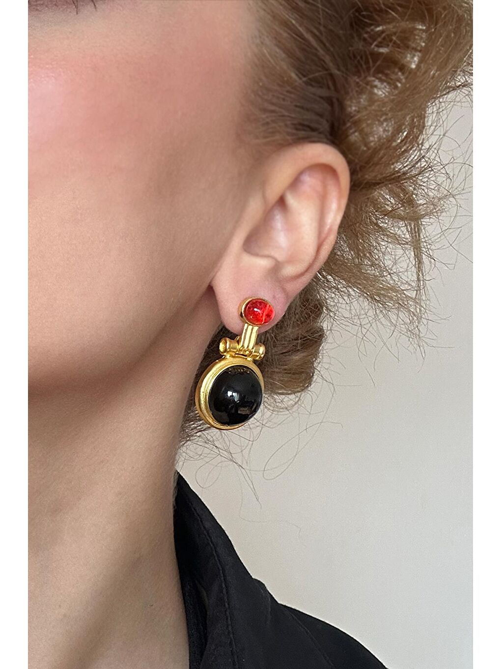 Sarı Büyük Siyah ve Kırmızı Top Küpe Taş Detaylı-6