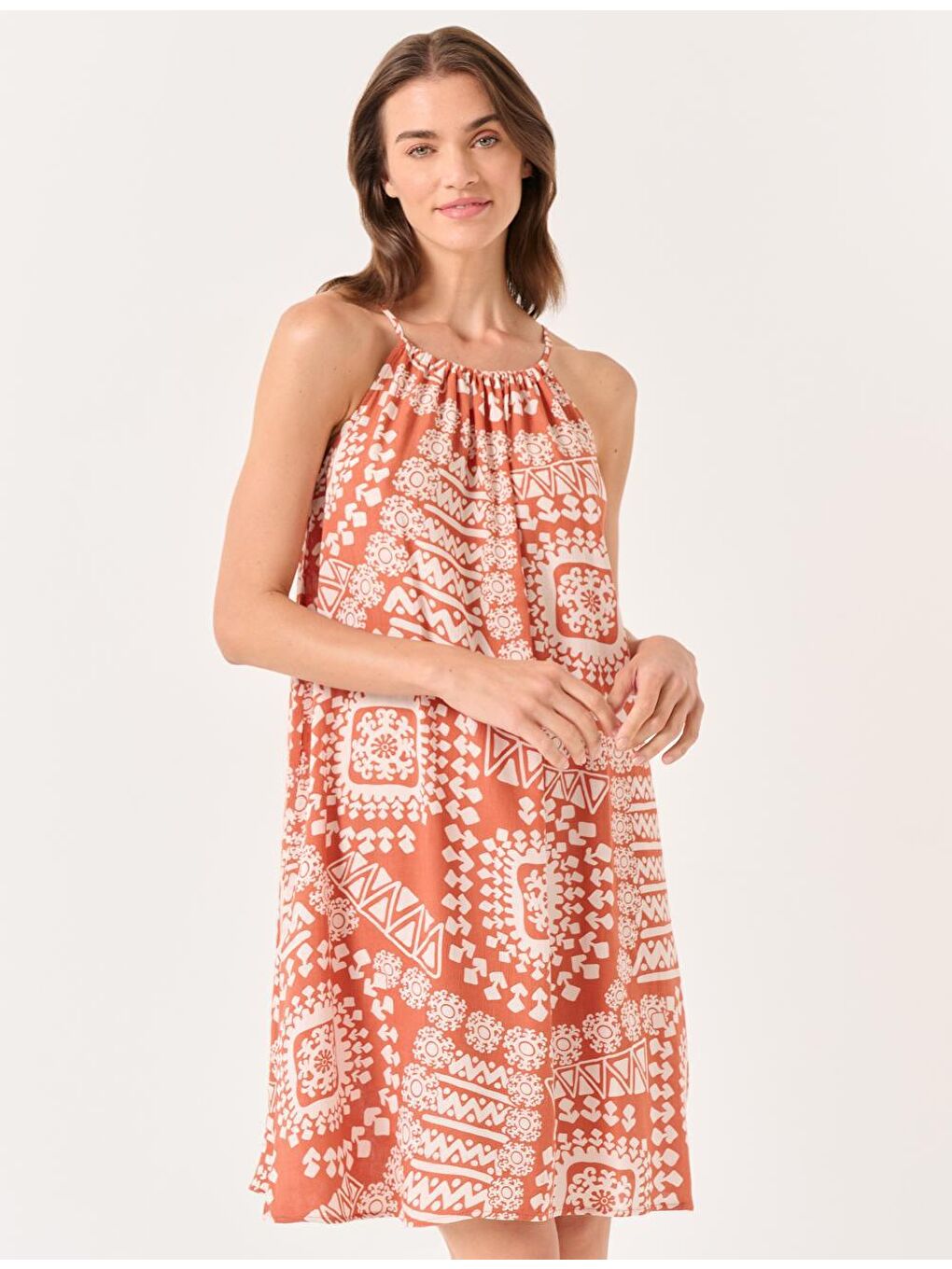 Kahverengi Tuğla Rengi Halter Yaka Kolsuz Etnik Desenli Elbise