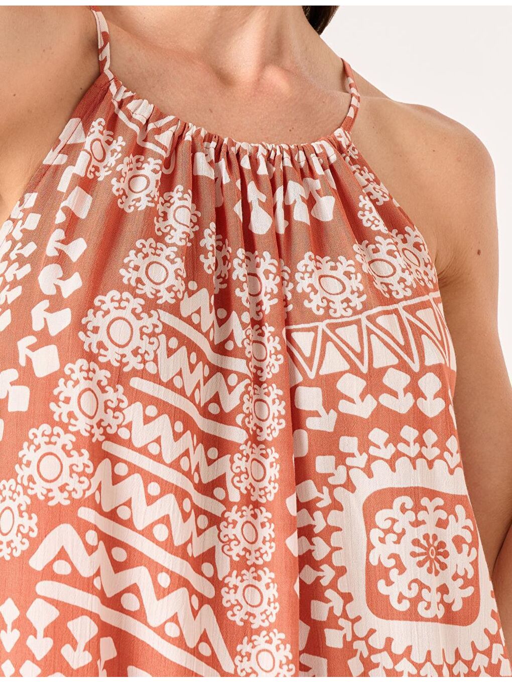 Kahverengi Tuğla Rengi Halter Yaka Kolsuz Etnik Desenli Elbise-1