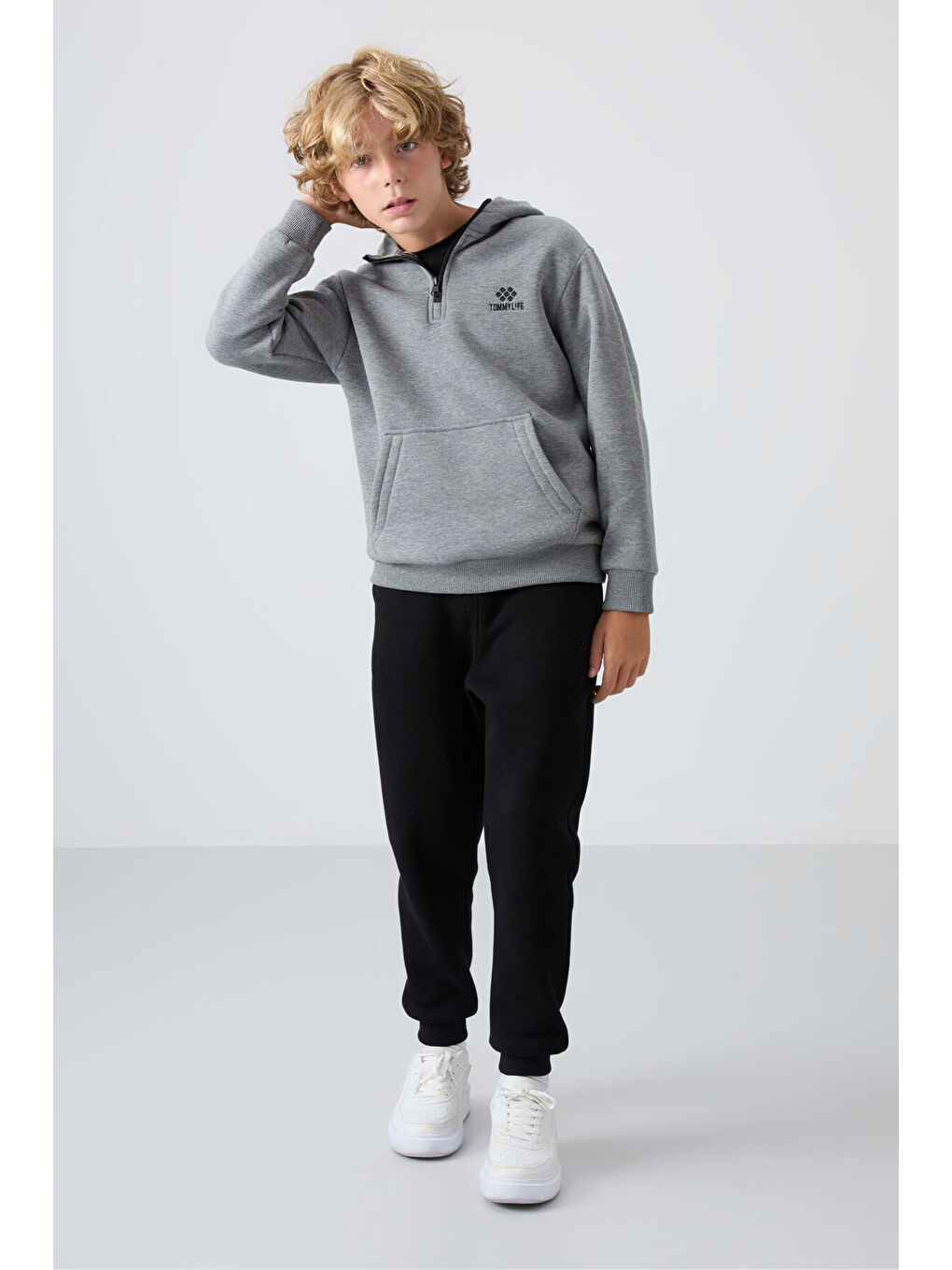 Gri Melanj Pamuklu Kalın İçi Tüylü Yumuşak Dokulu Standart Fit Nakışlı Erkek Çocuk Sweatshirt - 112-1