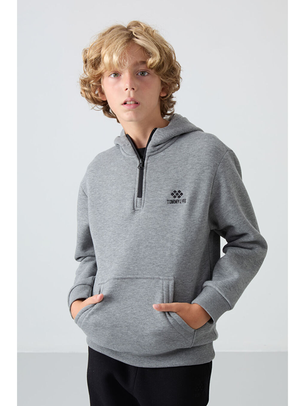 Gri Melanj Pamuklu Kalın İçi Tüylü Yumuşak Dokulu Standart Fit Nakışlı Erkek Çocuk Sweatshirt - 112-3